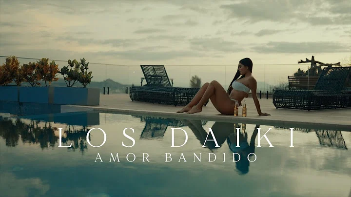 Fotograma del video oficial: Amor Bandido